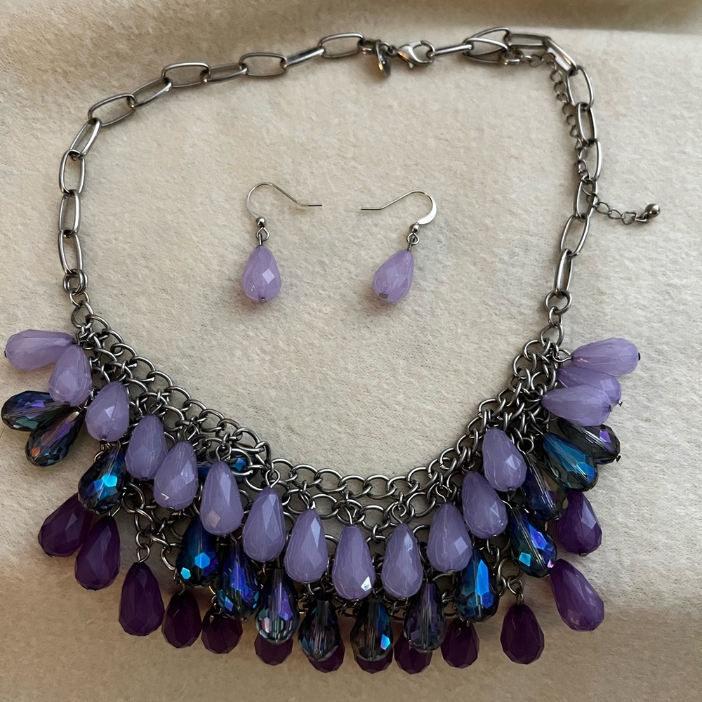 Purple bead silver tone necklace and earrings